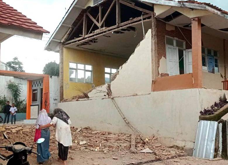 Terremoto arrasó con todo un poblado de Indonesia Terremoto arrasó con todo un poblado de Indonesia
