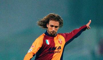 Batistuta dijo en una entrevista que después de 17 años de carrera y varias lesiones empezó a sufrir dolores insoportables en las piernas. Foto: Getty Batistuta dijo en una entrevista que después de 17 años de carrera y varias lesiones empezó a sufrir dolores insoportables en las piernas. Foto: Getty