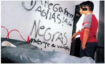Este es el grafitti que dejaron junto a la cama de Geovanny.