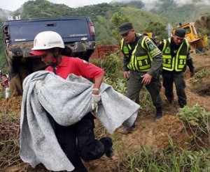 Tragedia en vía a San Jerónimo. Foto de Hernán Vanegas (5).