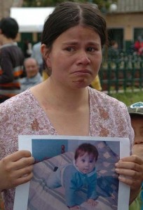 Yvonne Lozano, cuando rogaba porque su hijo apareciera con vida. Foto de Colprensa.