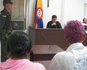 La pareja capturada en la audiencia de control de garantías.