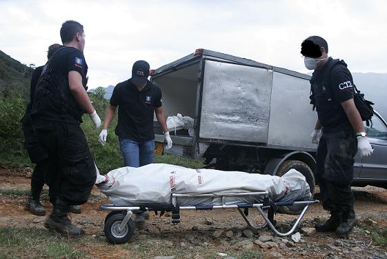 Levantamiento de los cuatro cuerpos en la vereda Popalito.