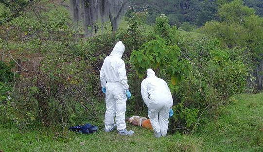 Ayer encontraron dos de los cuerpos, en el sector Los Charcos de Belencito. Foto de Juan Diego Zapata.