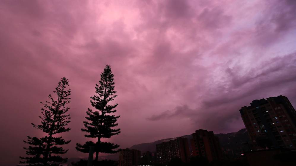 Llovió en algunos sectores de la ciudad en la tarde de este martes. FOTO Henry Agudelo