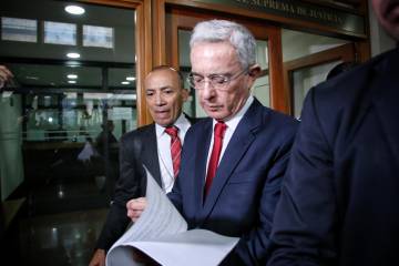 Sala plena de la Corte Suprema para definir por qué ley seguirá caso contra Uribe Sala plena de la Corte Suprema para definir por qué ley seguirá caso contra Uribe