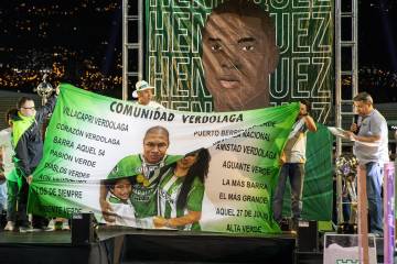 Alexis Henríquez recibió su homenaje de despedida de Nacional Alexis Henríquez recibió su homenaje de despedida de Nacional