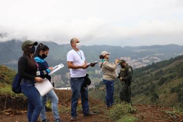 Alcaldía hizo operativo para verificar licencias urbanísticas en Cerro Pan de Azúcar Alcaldía hizo operativo para verificar licencias urbanísticas en Cerro Pan de Azúcar