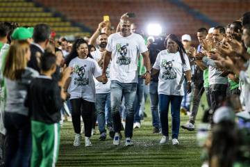Alexis Henríquez recibió su homenaje de despedida de Nacional Alexis Henríquez recibió su homenaje de despedida de Nacional
