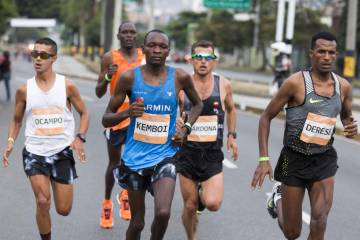 Vea las imágenes del río humano que engalanó la Maratón Medellín Vea las imágenes del río humano que engalanó la Maratón Medellín