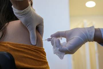 Estados Unidos firma millonario contrato por dosis de vacuna contra el coronavirus Estados Unidos firma millonario contrato por dosis de vacuna contra el coronavirus