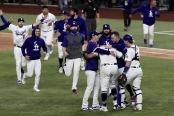 Dodgers doblegan a los Bravos y avanzan a la Serie Mundial de béisbol Dodgers doblegan a los Bravos y avanzan a la Serie Mundial de béisbol