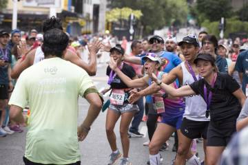 Vea las imágenes del río humano que engalanó la Maratón Medellín Vea las imágenes del río humano que engalanó la Maratón Medellín