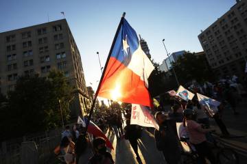 Plebiscito para decidir si se redacta nueva Constitución se votará en Chile el domingo Plebiscito para decidir si se redacta nueva Constitución se votará en Chile el domingo