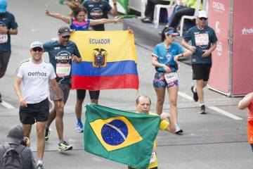 Vea las imágenes del río humano que engalanó la Maratón Medellín Vea las imágenes del río humano que engalanó la Maratón Medellín