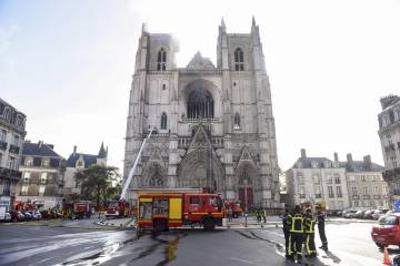 Voluntario confiesa ser el autor del incendio en catedral francesa de Nantes Voluntario confiesa ser el autor del incendio en catedral francesa de Nantes