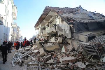 Terremoto en Turquía deja 21 muertos y más de mil heridos Terremoto en Turquía deja 21 muertos y más de mil heridos