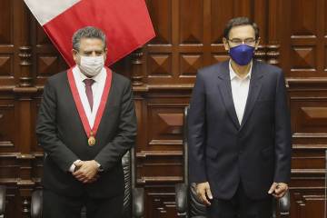 Vizcarra se queda en el poder, pero sin aliados Vizcarra se queda en el poder, pero sin aliados