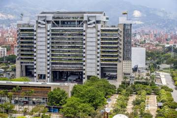 Todas las miradas apuntan al sector servicios, ¿por qué? Todas las miradas apuntan al sector servicios, ¿por qué?