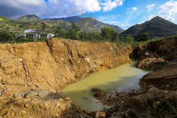 Minería ilegal devora terrenos en el Aburrá Minería ilegal devora terrenos en el Aburrá