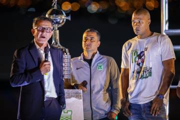Alexis Henríquez recibió su homenaje de despedida de Nacional Alexis Henríquez recibió su homenaje de despedida de Nacional
