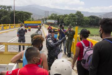 La frontera vacila entre el cierre y la tensión política La frontera vacila entre el cierre y la tensión política