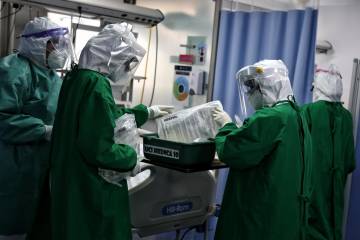 A los médicos y todos los profesionales de la salud, nuestro respeto y reconocimiento permanentes A los médicos y todos los profesionales de la salud, nuestro respeto y reconocimiento permanentes