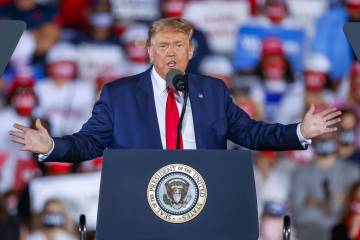 Trump conquista votos de ancianos con promesas de vacuna contra el covid Trump conquista votos de ancianos con promesas de vacuna contra el covid