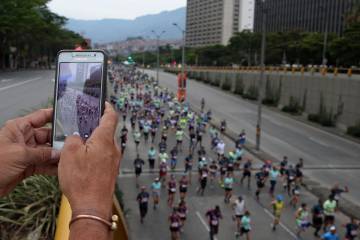 Vea las imágenes del río humano que engalanó la Maratón Medellín Vea las imágenes del río humano que engalanó la Maratón Medellín
