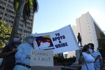 Jueza da libertad inmediata a Álvaro Uribe Vélez Jueza da libertad inmediata a Álvaro Uribe Vélez