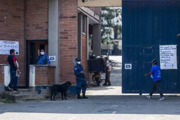 Alcaldía de Medellín entrega tapabocas a personas privadas de la libertad en estaciones de Policía y cárceles Alcaldía de Medellín entrega tapabocas a personas privadas de la libertad en estaciones de Policía y cárceles