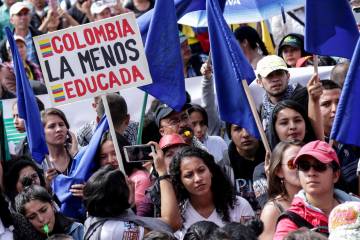 Por amenazas los educadores vuelven a parar Por amenazas los educadores vuelven a parar