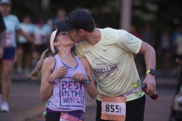 Vea las imágenes del río humano que engalanó la Maratón Medellín Vea las imágenes del río humano que engalanó la Maratón Medellín