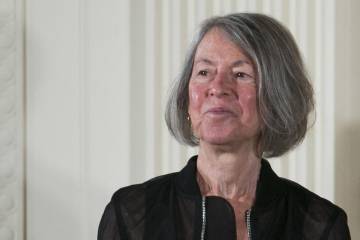 Louise Glück, tres poemas traducidos por José Manuel Arango Louise Glück, tres poemas traducidos por José Manuel Arango