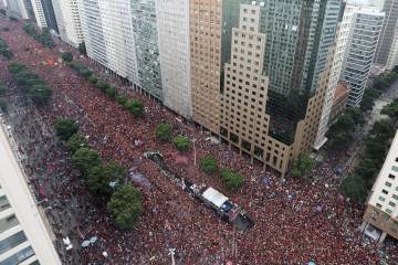 Flamengo se da un baño de masas en Rio de Janeiro Flamengo se da un baño de masas en Rio de Janeiro