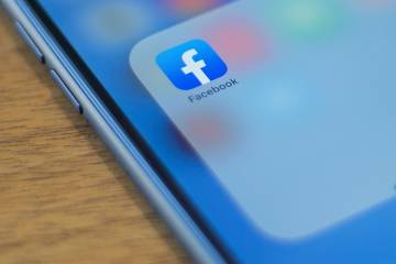 Facebook alerta de un fallo que activa la cámara del iPhone sin permiso Facebook alerta de un fallo que activa la cámara del iPhone sin permiso