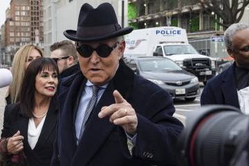 Trump conmuta pena de prisión de su amigo Roger Stone por trama rusa Trump conmuta pena de prisión de su amigo Roger Stone por trama rusa