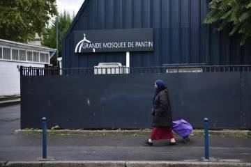 Francia extiende toque de queda, medida para frenar contagios de covid Francia extiende toque de queda, medida para frenar contagios de covid