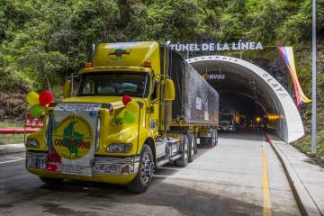 Se abre la Línea con el homenaje a sus 6.050 trabajadores Se abre la Línea con el homenaje a sus 6.050 trabajadores