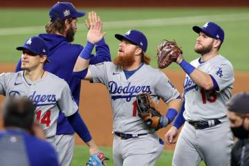 Dodgers domina a Rays en el tercer duelo de la Serie Mundial de béisbol y van adelante 2-1 Dodgers domina a Rays en el tercer duelo de la Serie Mundial de béisbol y van adelante 2-1