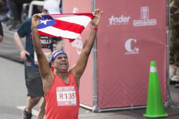 Vea las imágenes del río humano que engalanó la Maratón Medellín Vea las imágenes del río humano que engalanó la Maratón Medellín