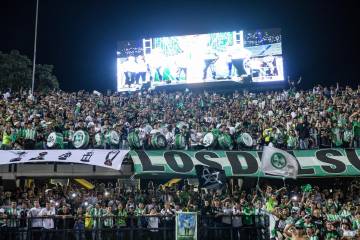 Alexis Henríquez recibió su homenaje de despedida de Nacional Alexis Henríquez recibió su homenaje de despedida de Nacional