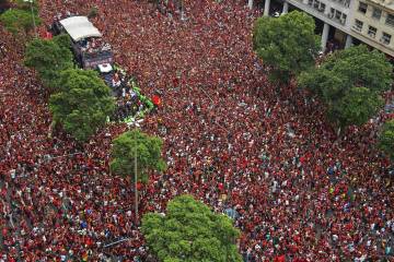 Flamengo se da un baño de masas en Rio de Janeiro Flamengo se da un baño de masas en Rio de Janeiro
