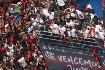 Flamengo se da un baño de masas en Rio de Janeiro Flamengo se da un baño de masas en Rio de Janeiro