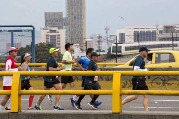 Vea las imágenes del río humano que engalanó la Maratón Medellín Vea las imágenes del río humano que engalanó la Maratón Medellín