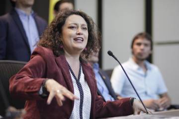Angélica Lozano ofreció disculpas por ‘madrazo’ a Gustavo Bolívar Angélica Lozano ofreció disculpas por ‘madrazo’ a Gustavo Bolívar