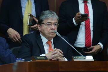 La defensa de Carlos Holmes Trujillo en el debate en el Senado La defensa de Carlos Holmes Trujillo en el debate en el Senado