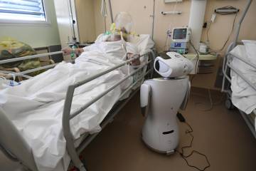 Robots cuidan a enfermos de coronavirus en Italia Robots cuidan a enfermos de coronavirus en Italia