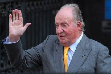 Rey Juan Carlos I abandona España en medio de escándalo por corrupción Rey Juan Carlos I abandona España en medio de escándalo por corrupción