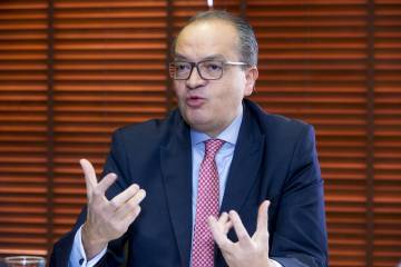Gobernar es mucho más que salir en TV: Carrillo Gobernar es mucho más que salir en TV: Carrillo